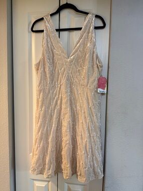 ARULA Cream Velvet V-Neck Sleeveless Dress